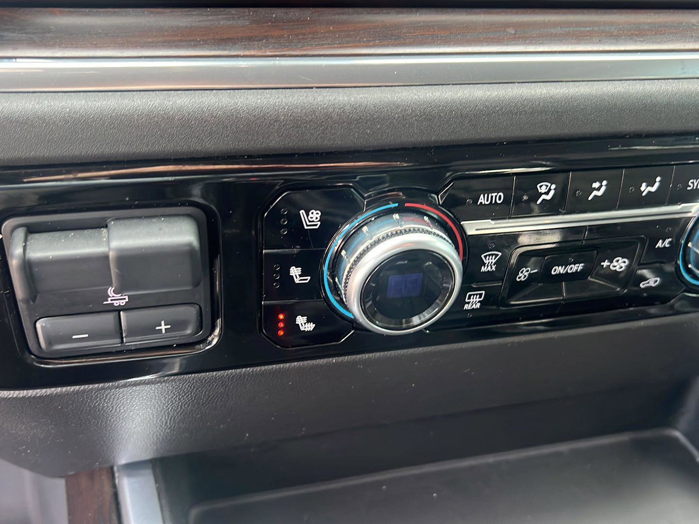 Used 2023 GMC Sierra 1500 SLT w/ SLT Premium Plus Package image 27