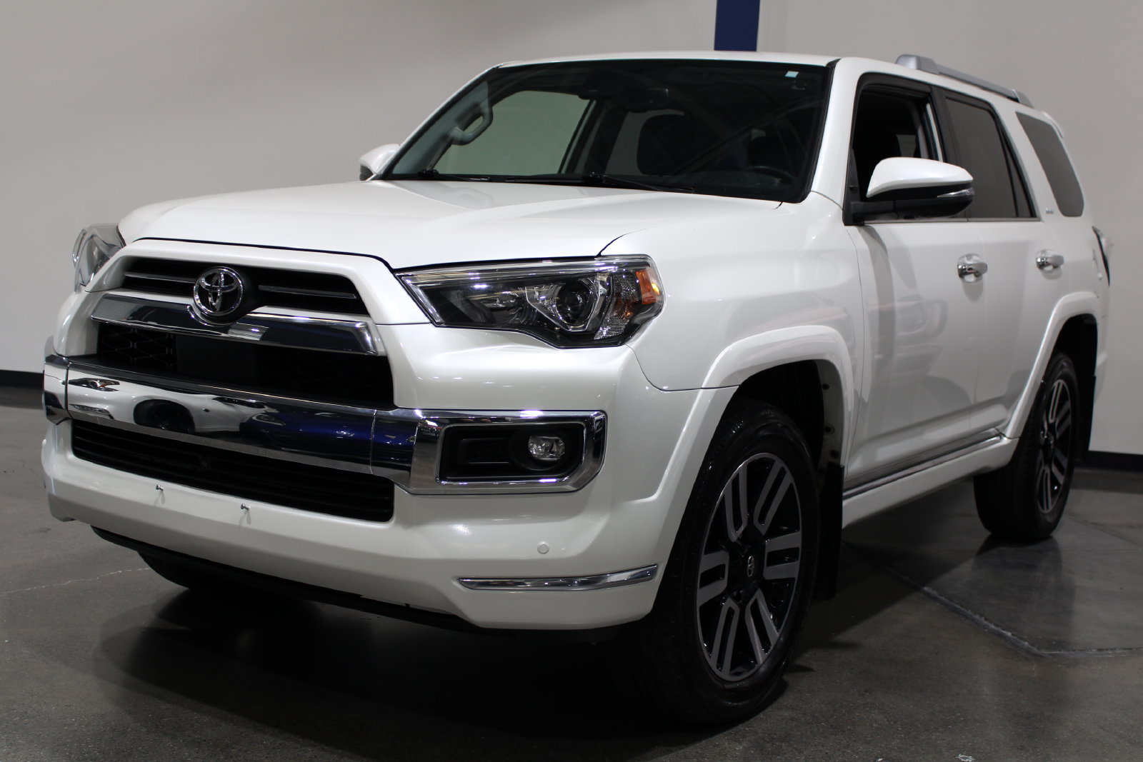 Used 2023 Toyota 4Runner Limited AWD/4WD image 4