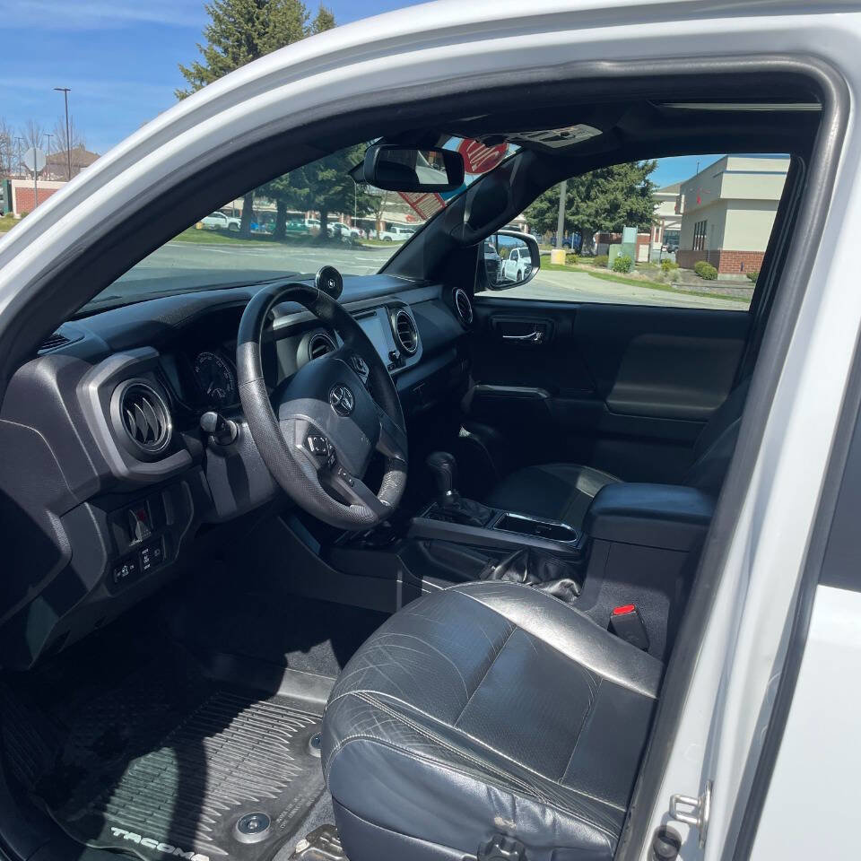 Used 2019 Toyota Tacoma TRD Off-Road AWD/4WD image 10