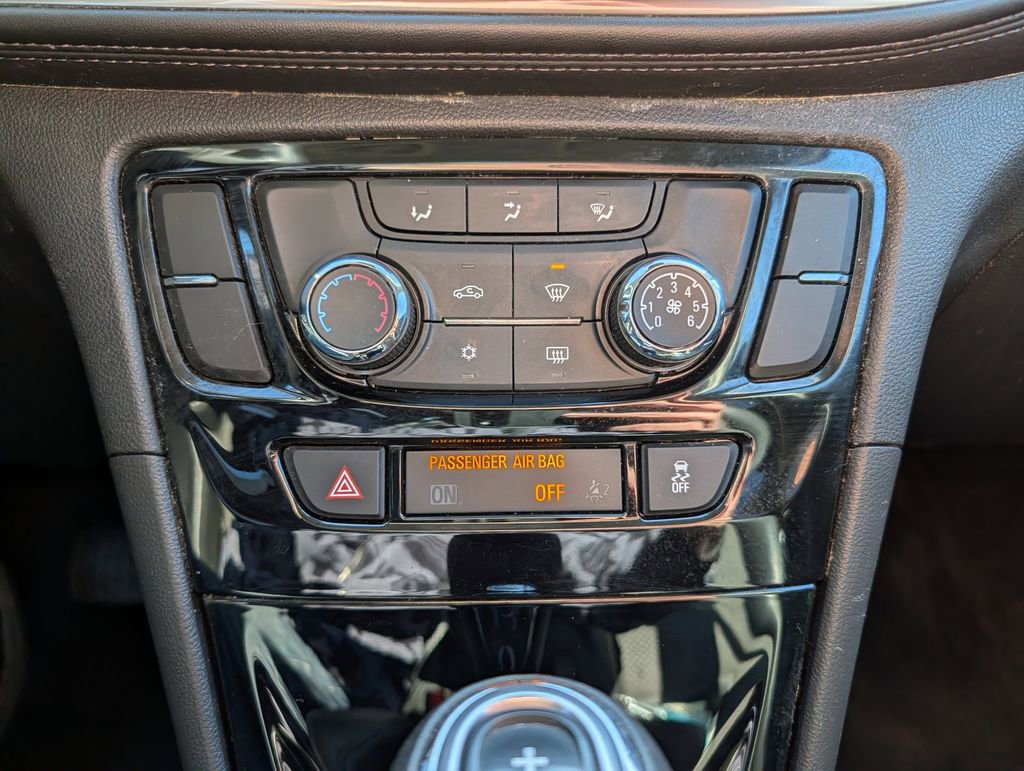Used 2021 Buick Encore Preferred image 23