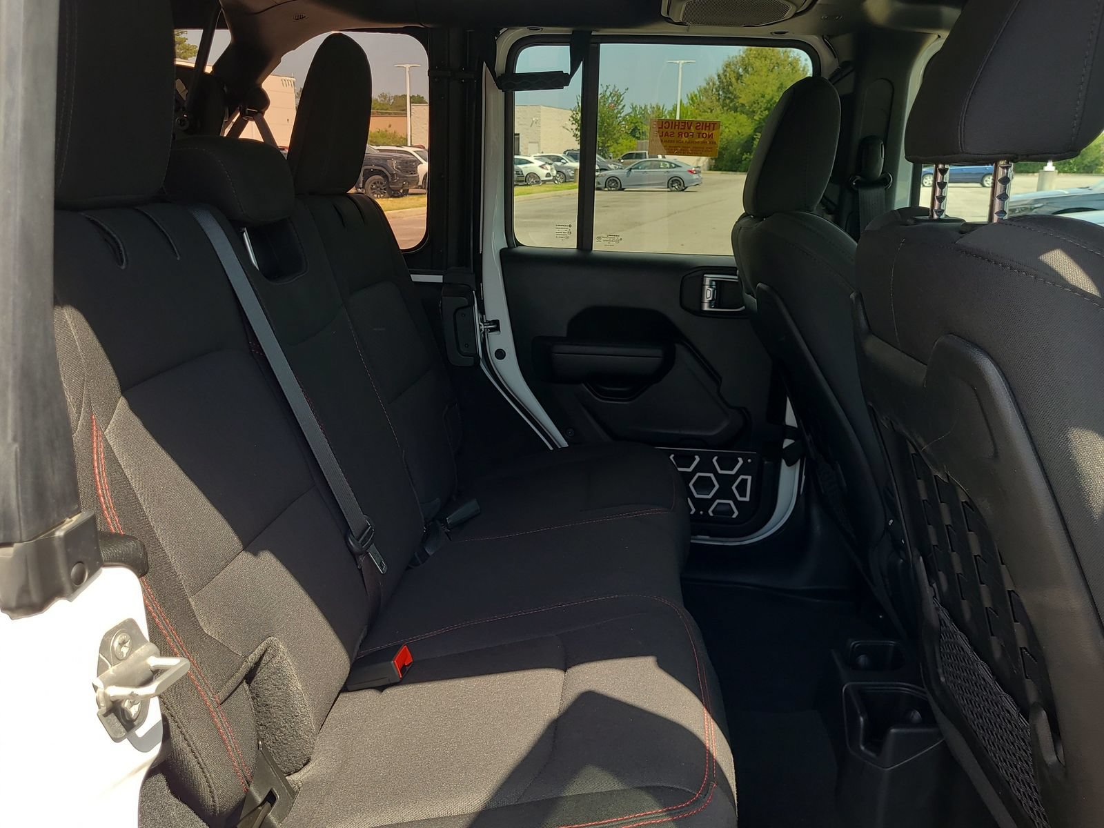 Used 2022 Jeep Wrangler Unlimited Rubicon AWD/4WD image 15