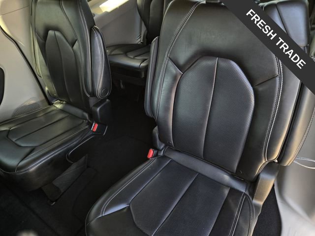 Used 2023 Chrysler Pacifica Touring-L FWD image 12