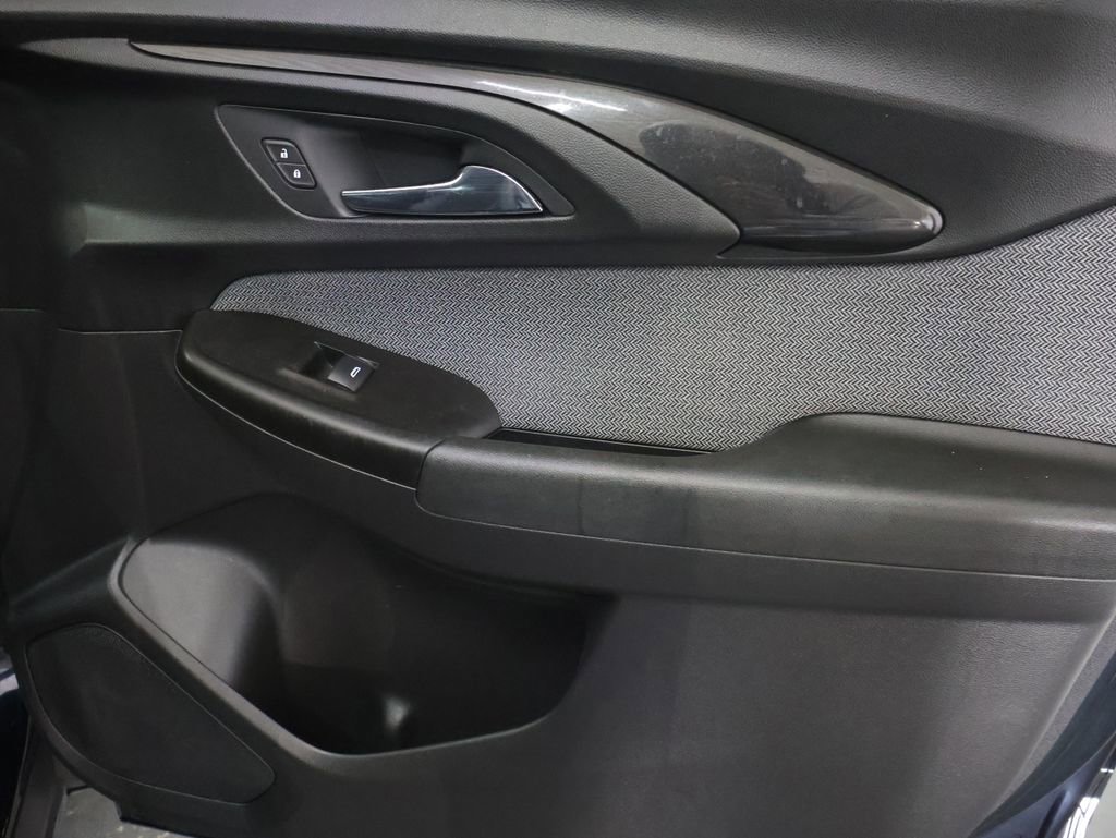 Used 2021 Chevrolet TrailBlazer LS FWD image 12