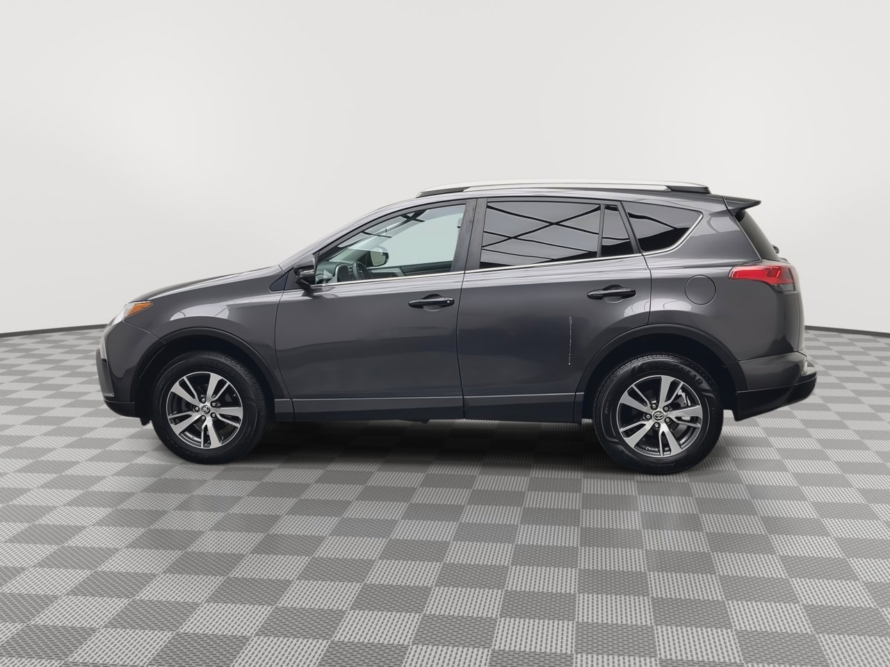 Used 2016 Toyota RAV4 XLE FWD image 32