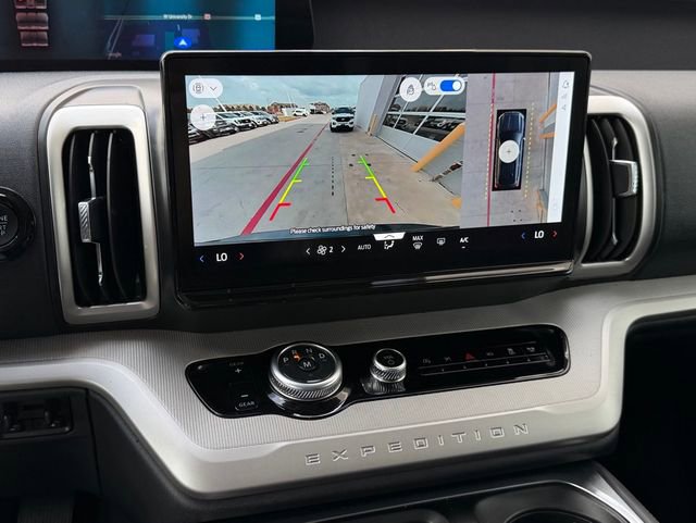 Used 2025 Ford Expedition Active RWD image 9