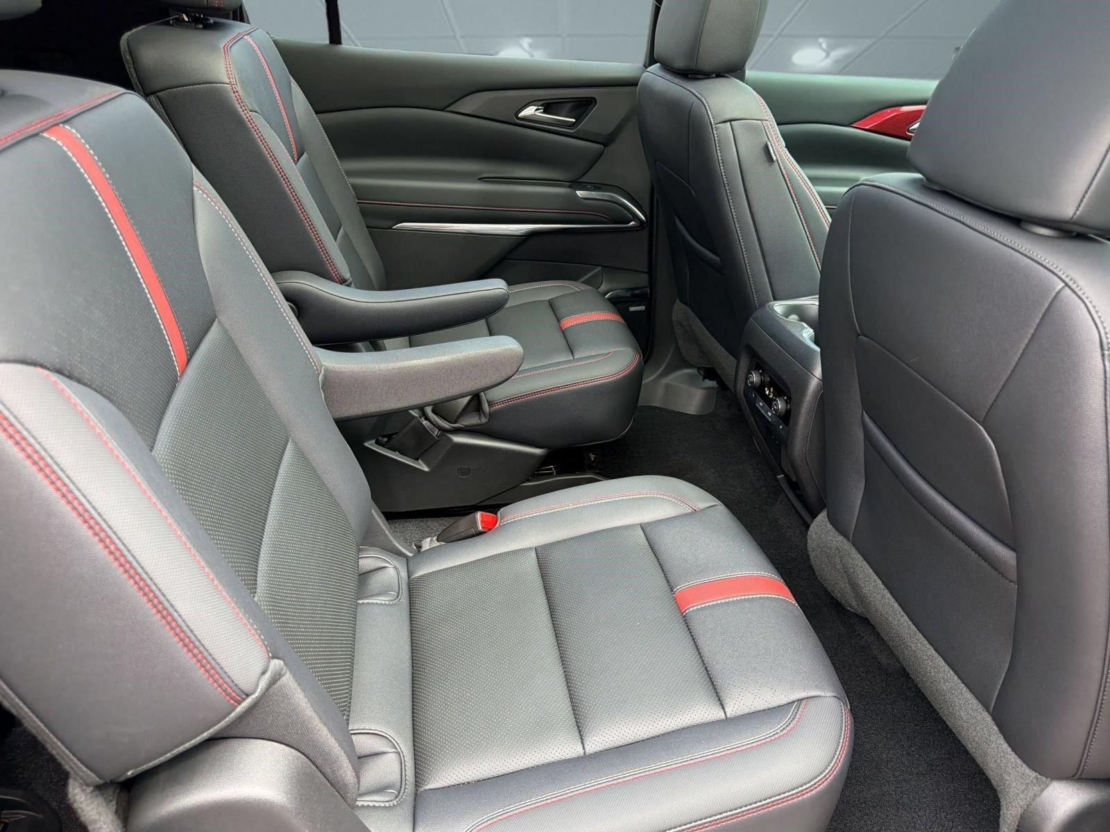 Used 2024 Chevrolet Traverse RS FWD image 30