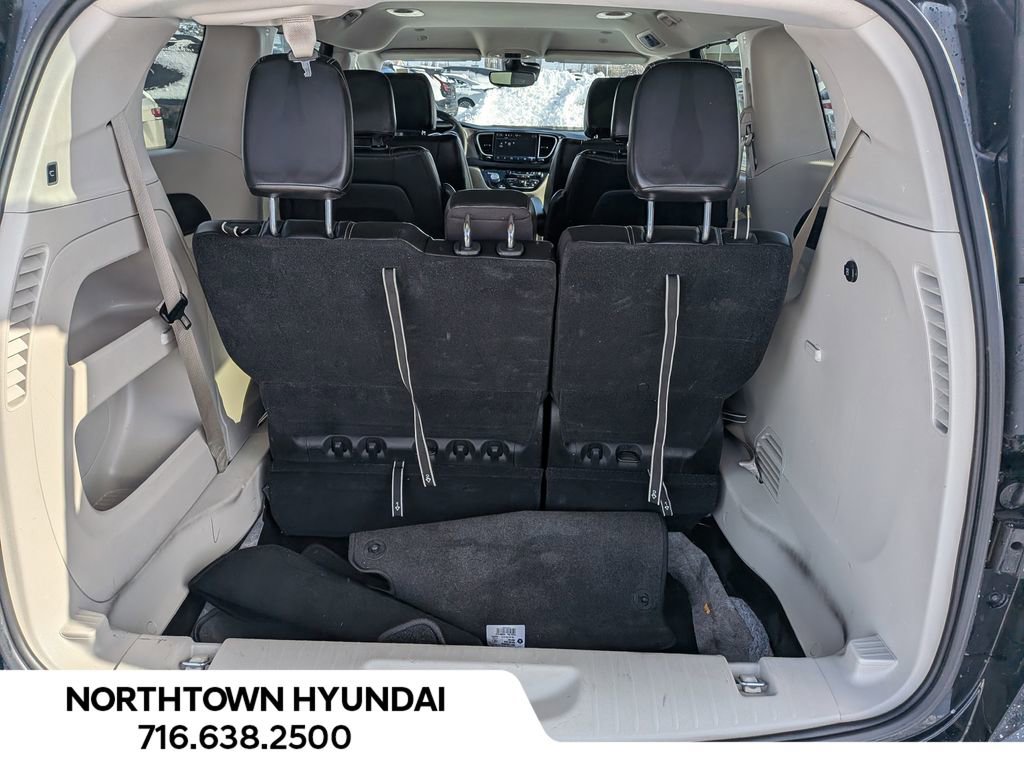 Used 2024 Chrysler Pacifica Touring-L image 34
