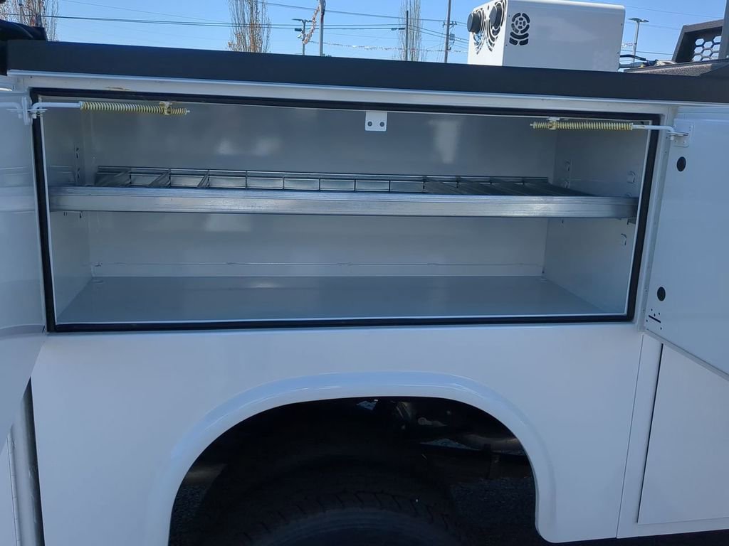 New 2024 RAM 5500 Tradesman AWD/4WD image 17