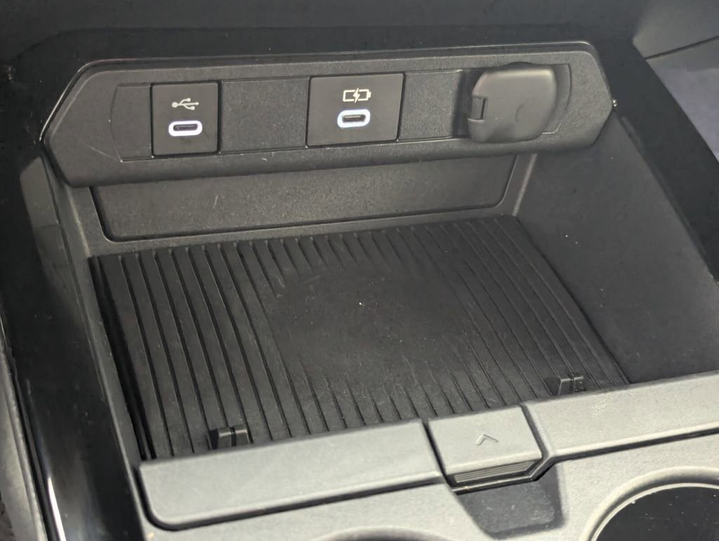 Used 2025 Toyota Prius XLE FWD image 23