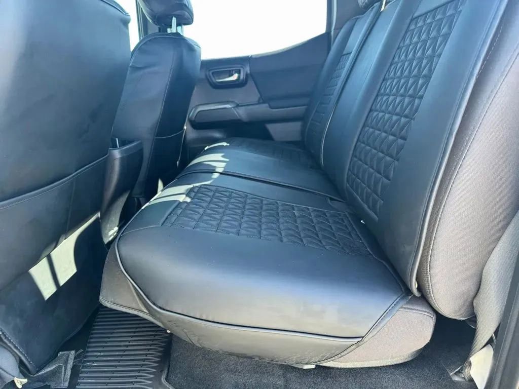 Used 2018 Toyota Tacoma TRD Off-Road w/ Technology Package image 17