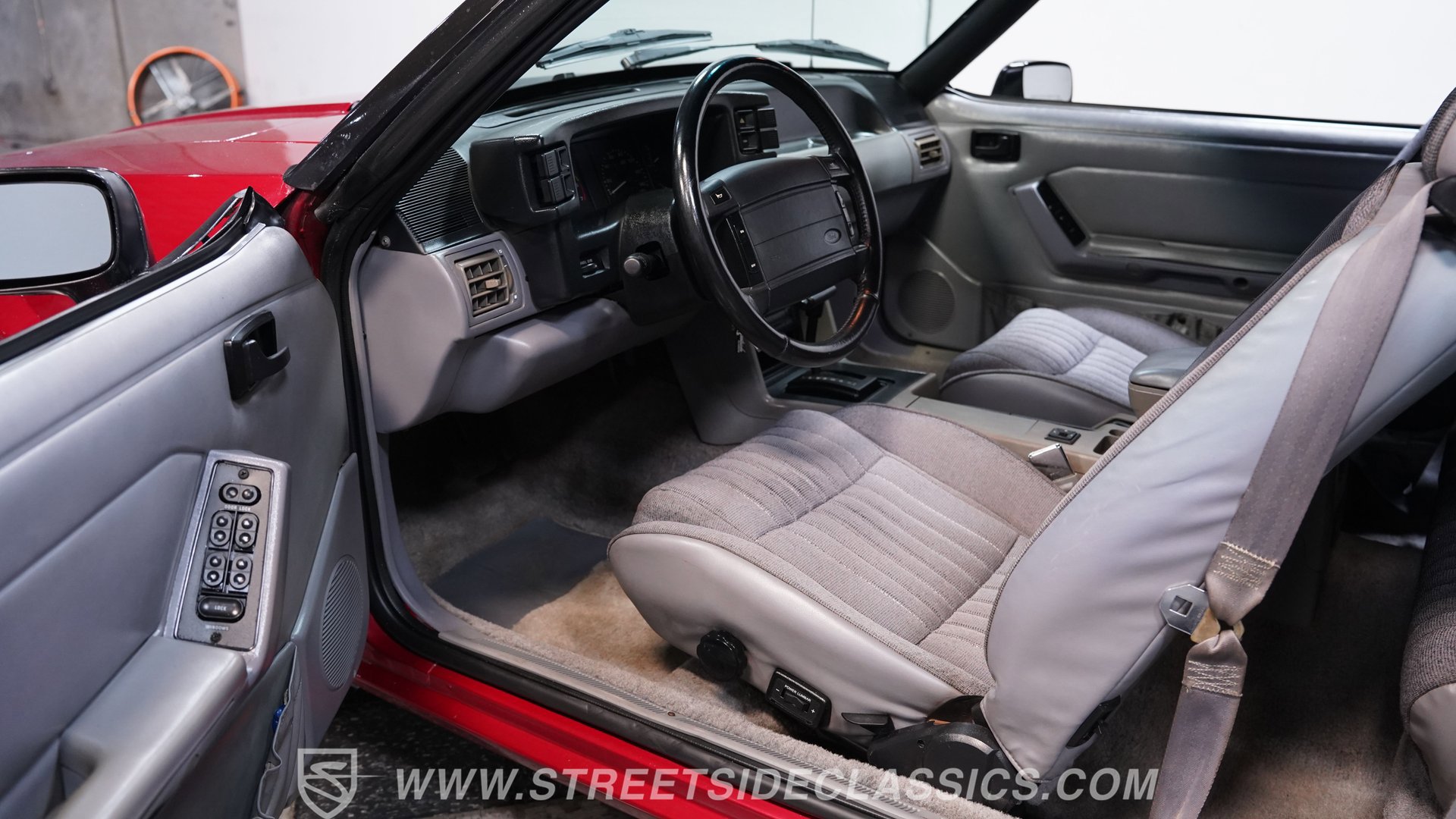 Used 1993 Ford Mustang LX RWD image 4