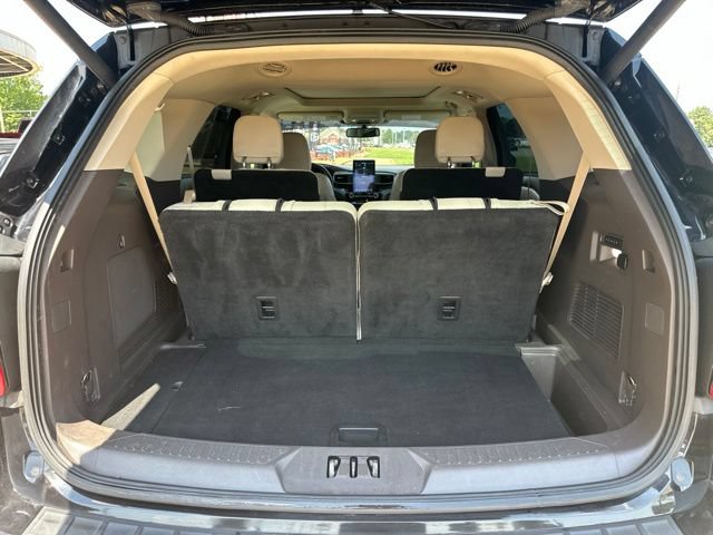 Used 2022 Ford Explorer Platinum w/ Equipment Group 601A AWD/4WD image 7