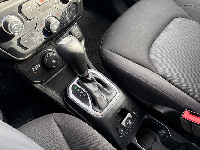 Used 2023 Jeep Renegade Latitude image 29