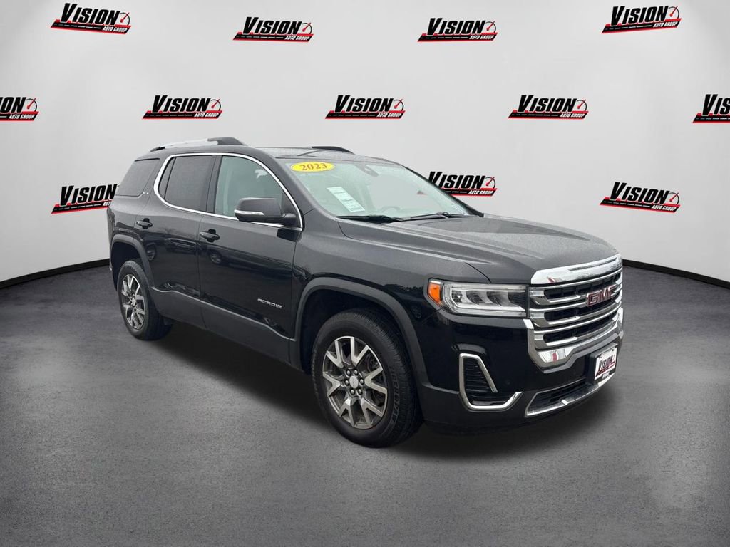 Used 2023 GMC Acadia SLE w/ Driver Convenience Package image 3