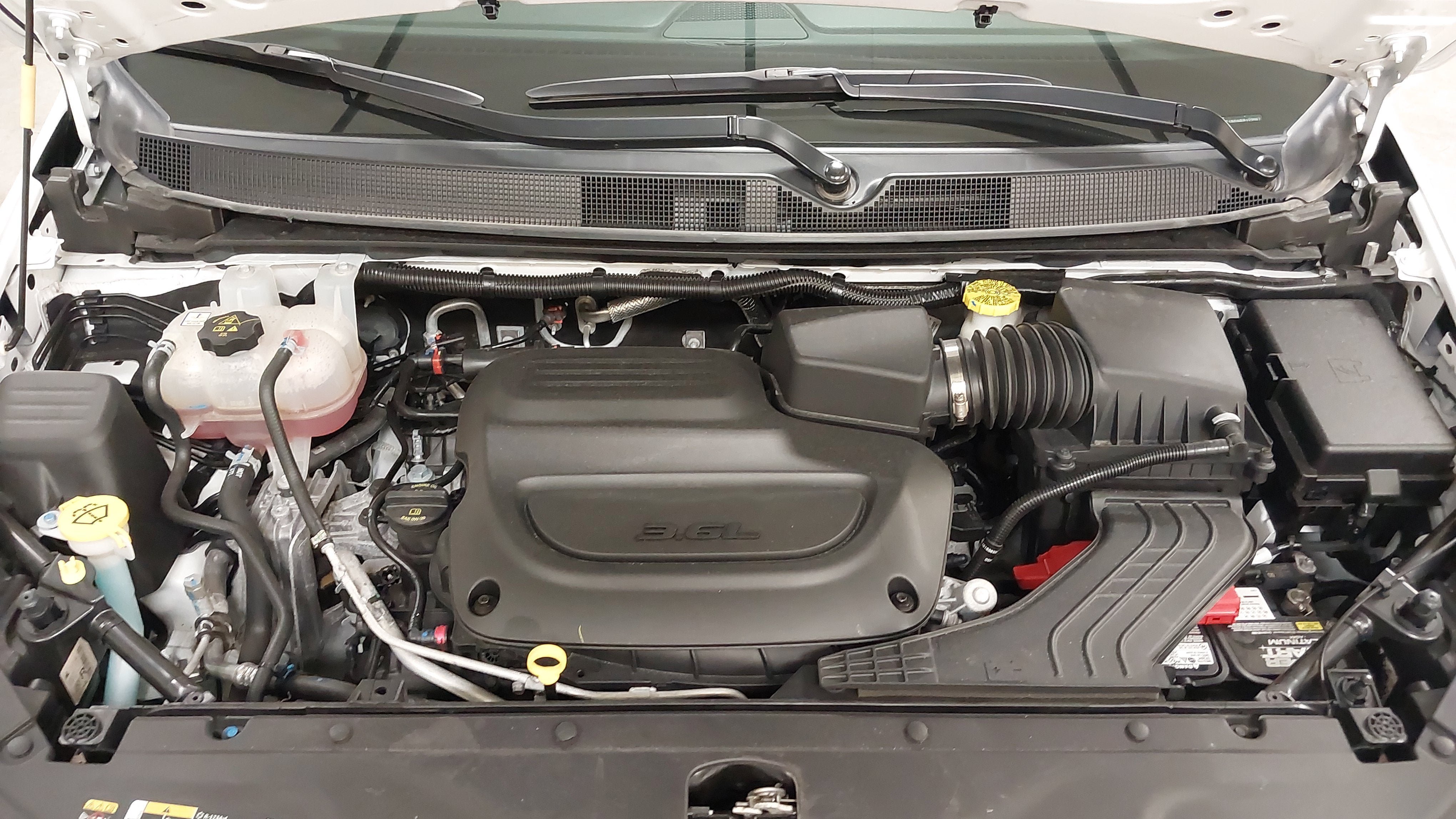 Used 2024 Chrysler Pacifica Touring-L w/ Uconnect Theater Family Group FWD image 29