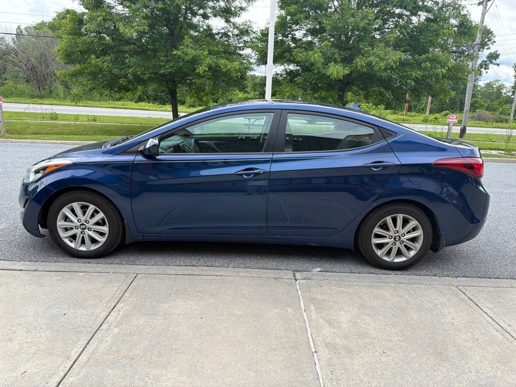 Used 2015 Hyundai Elantra SE w/ Option Group 02 FWD image 4