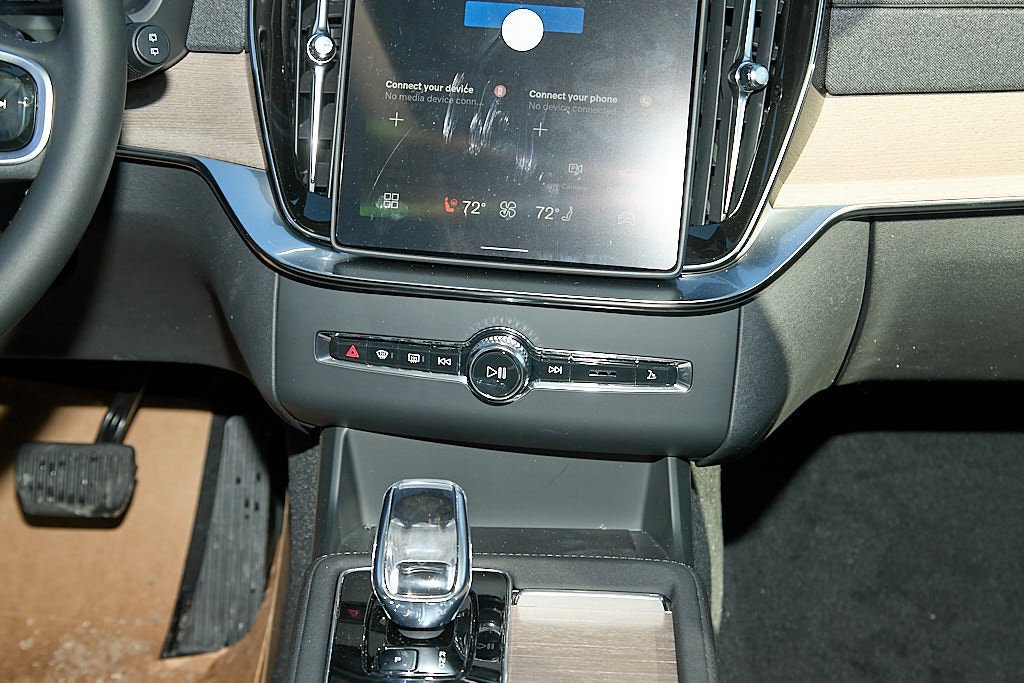 New 2026 Volvo XC90 B6 Plus w/ Protection Package Premier AWD/4WD image 28