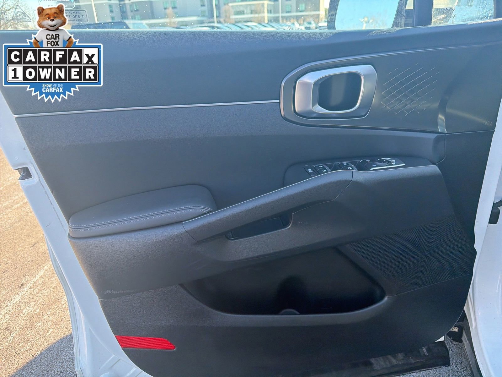 Used 2025 Kia Sorento EX w/ EX Panoramic Sunroof Package image 8