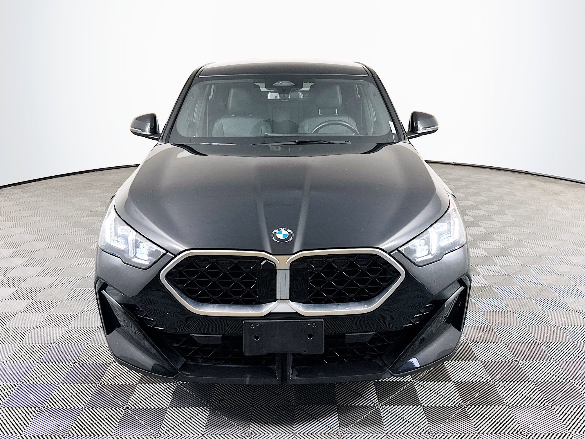 Used 2026 BMW X2 xDrive28i AWD/4WD image 2