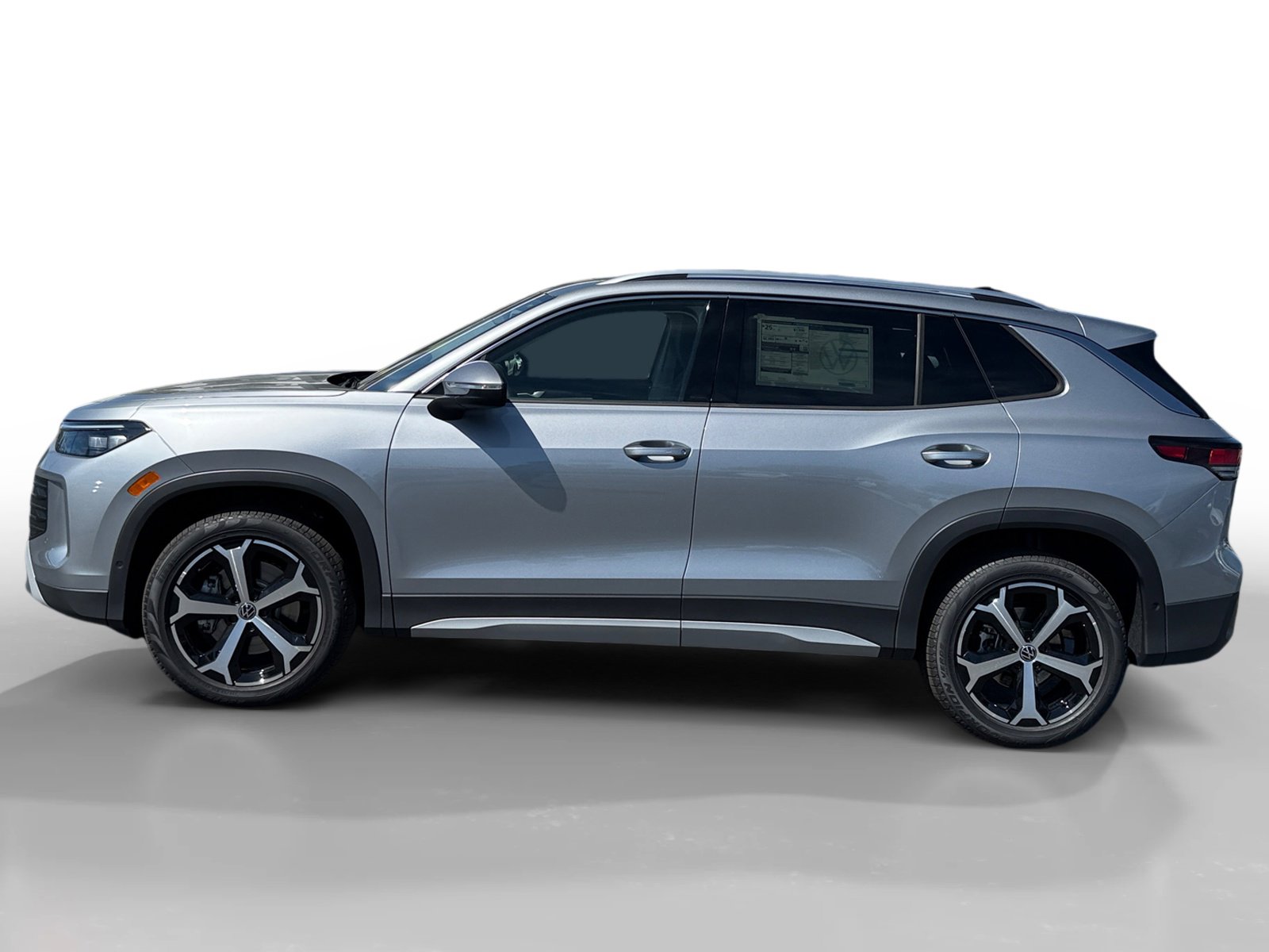 New 2026 Volkswagen Tiguan SE image 2