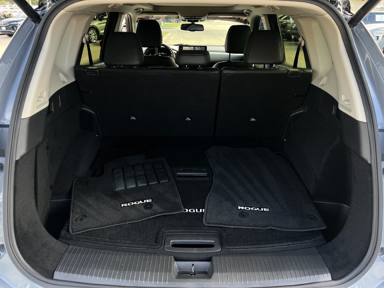 Used 2024 Nissan Rogue Platinum FWD image 22