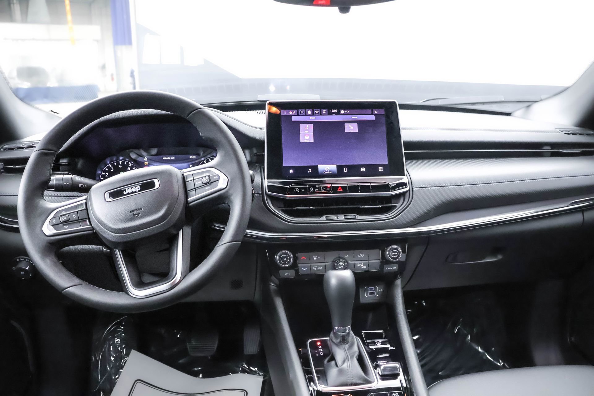Used 2025 Jeep Compass Latitude w/ Altitude Special Edition image 33
