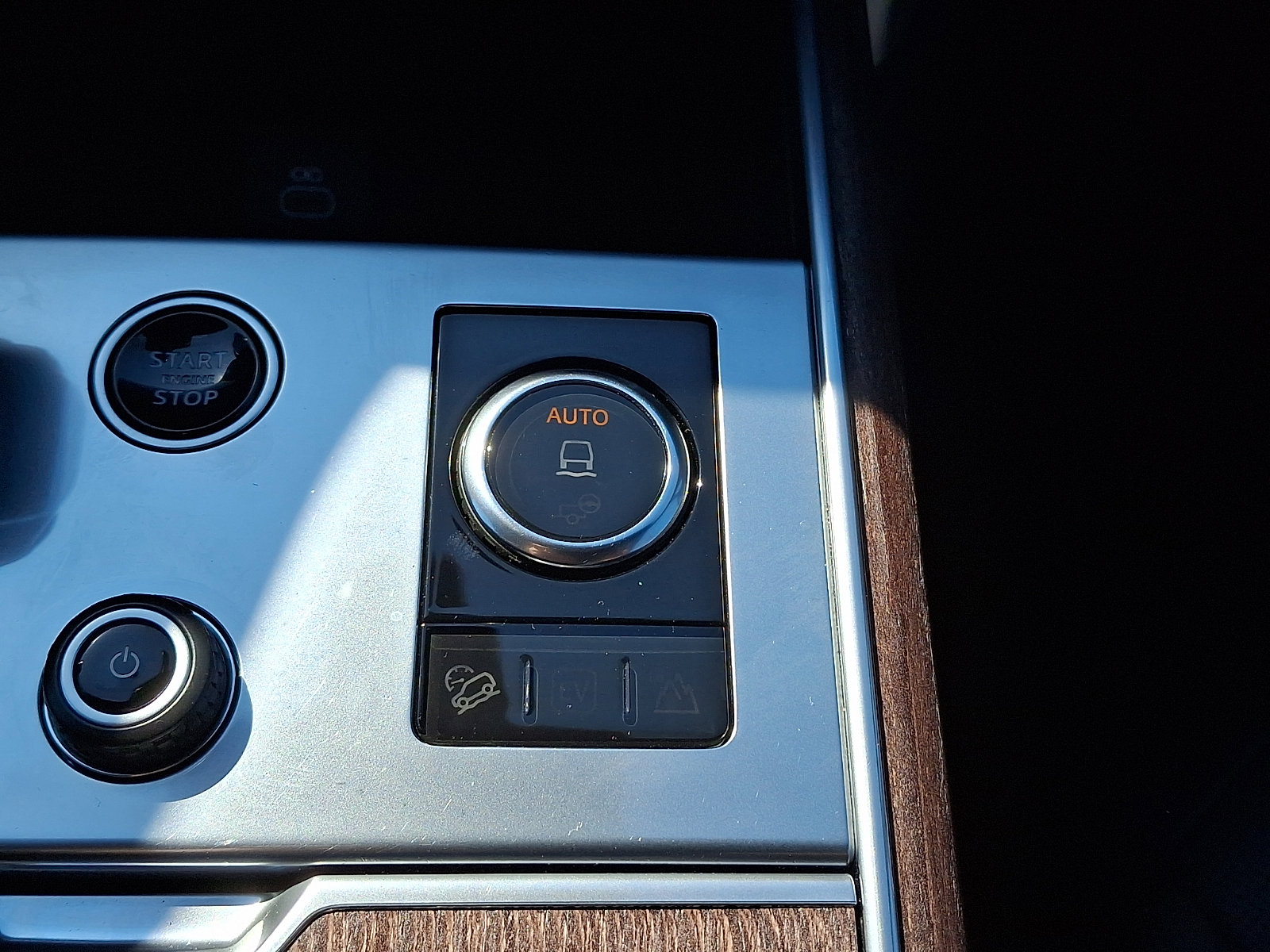 Used 2023 Land Rover Range Rover Long Wheelbase SE image 23