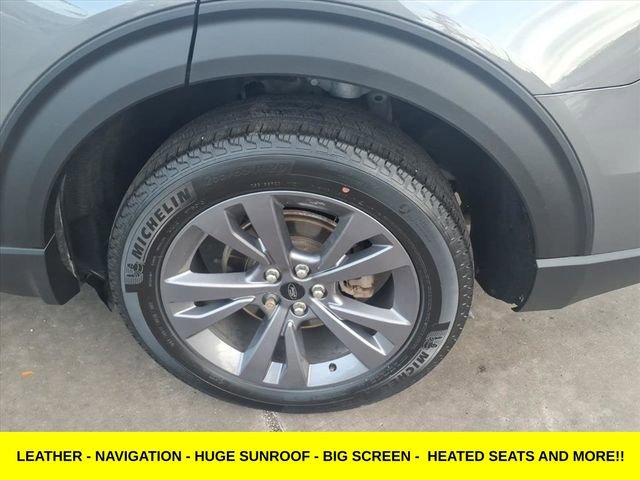 Used 2023 Ford Explorer XLT w/ Equipment Group 202A image 9