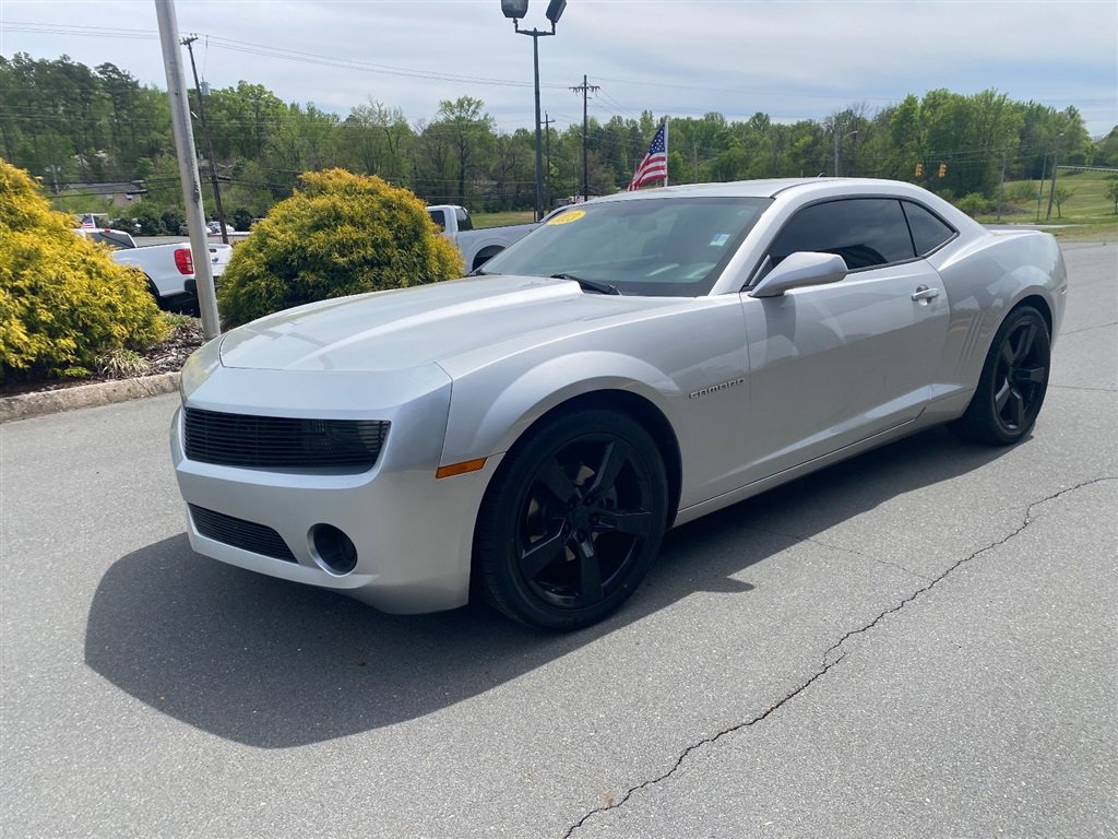 Used 2013 Chevrolet Camaro LS RWD image 3
