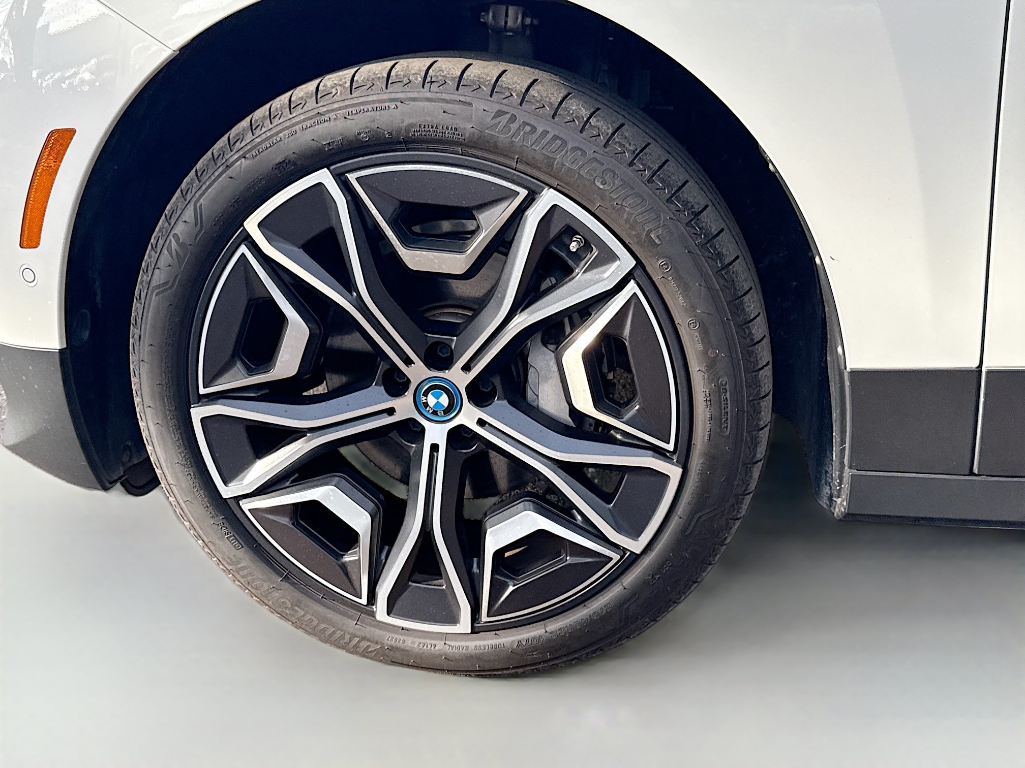 Used 2024 BMW iX xDrive50 AWD/4WD image 40