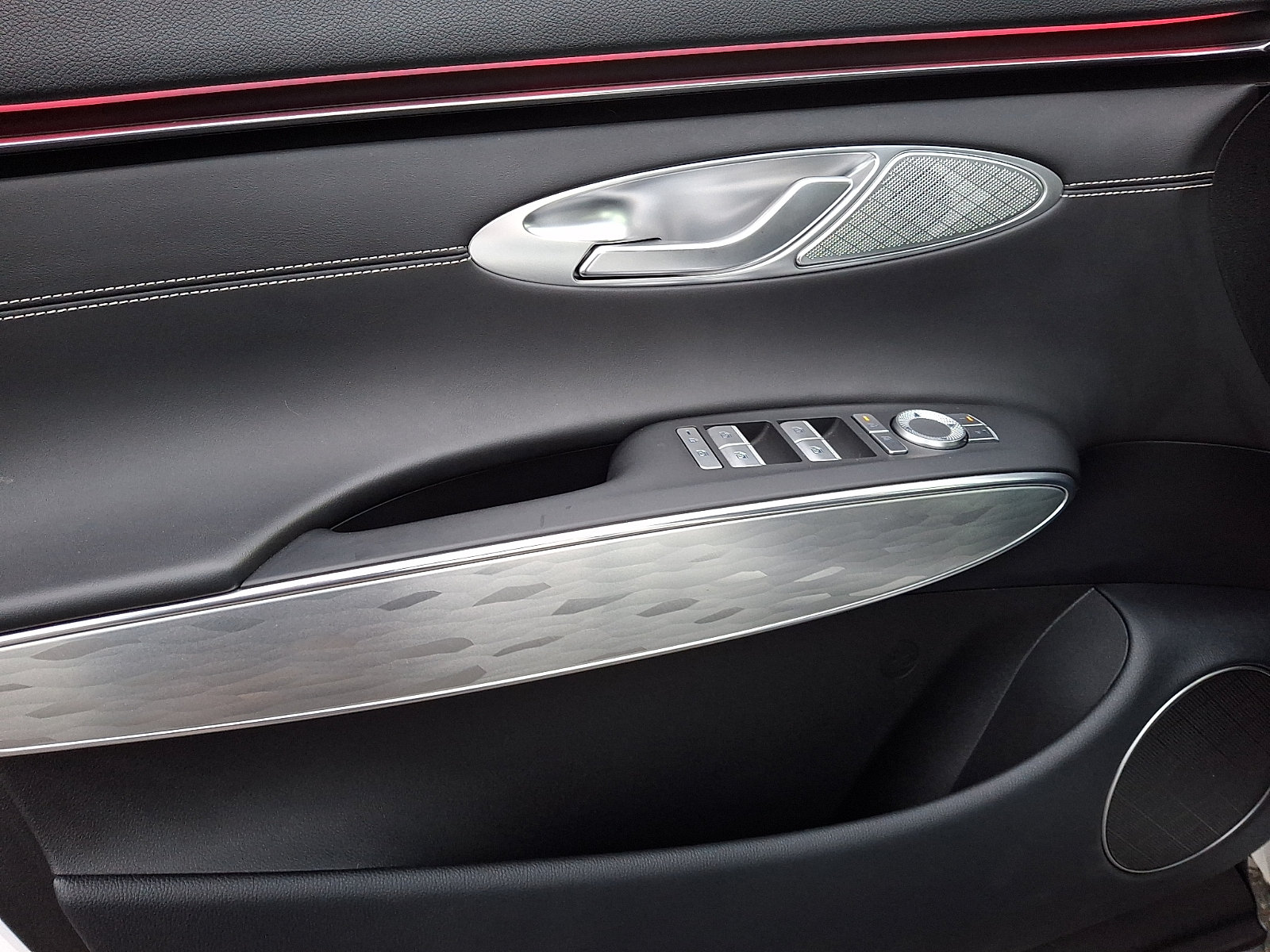 Certified 2026 Genesis Electrified GV70 AWD/4WD image 13