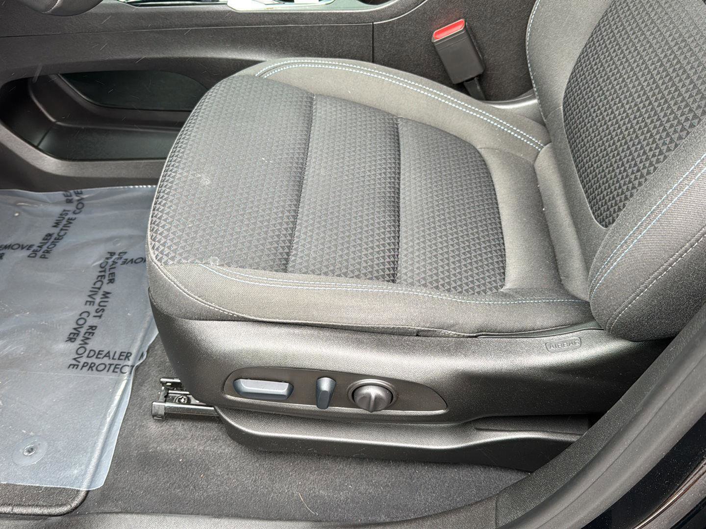 Used 2023 Chevrolet Bolt EUV LT w/ Comfort Package image 28