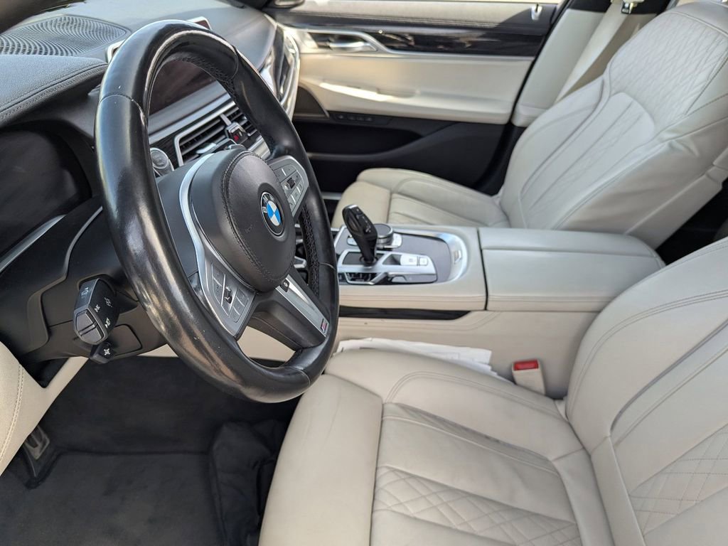 Used 2021 BMW 740i w/ M Sport Package RWD image 23