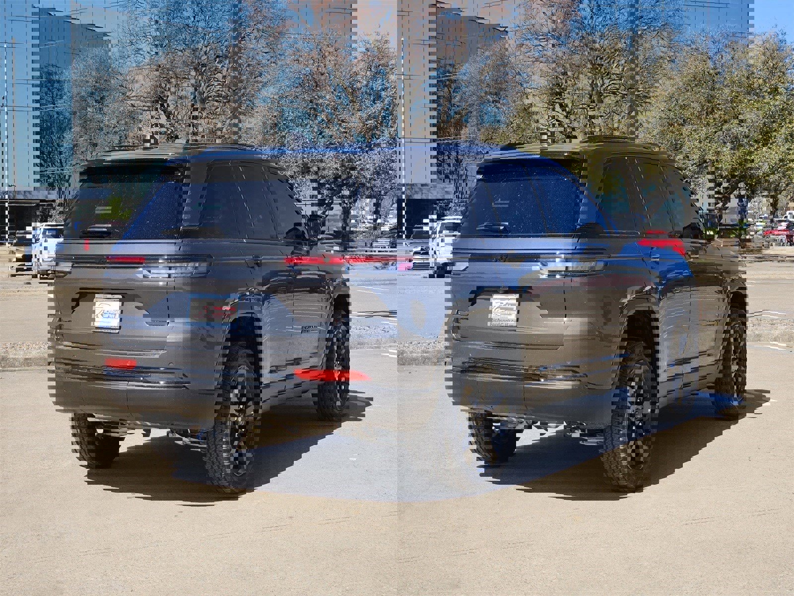 New 2025 Jeep Grand Cherokee Altitude image 4