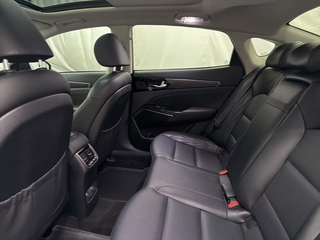 Used 2020 Kia Cadenza Limited image 21