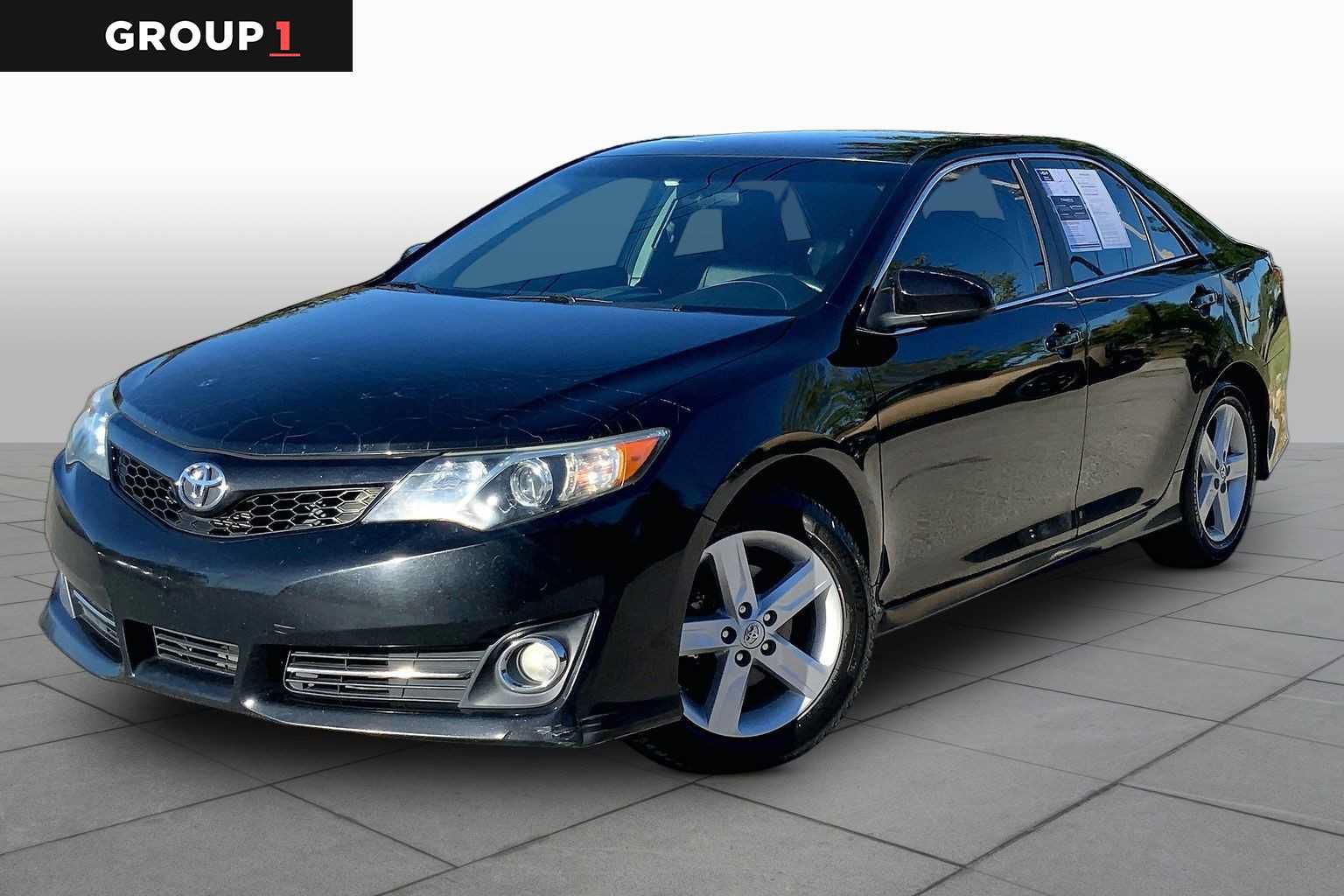 Used 2013 Toyota Camry SE FWD image 1