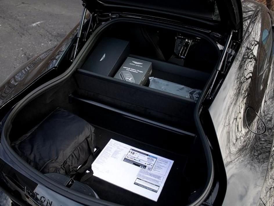 Used 2025 Aston Martin V8 Vantage Coupe image 3