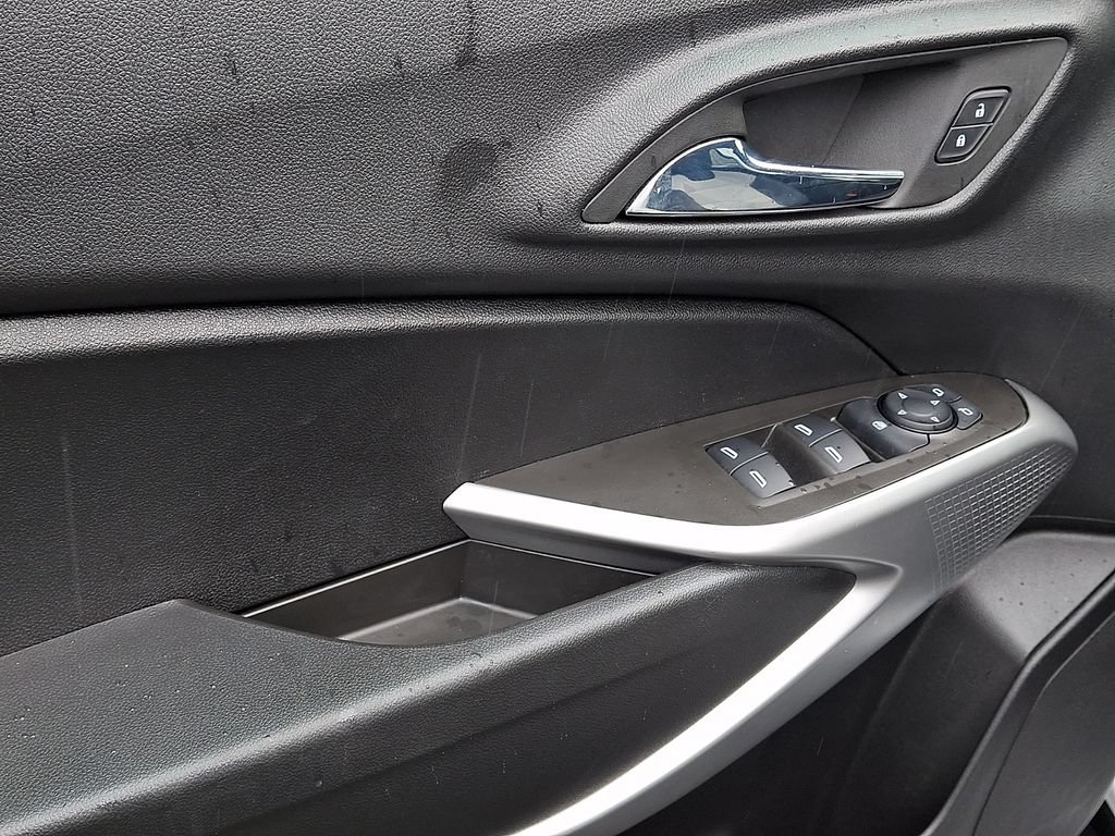 Certified 2024 Chevrolet Trax RS FWD image 12
