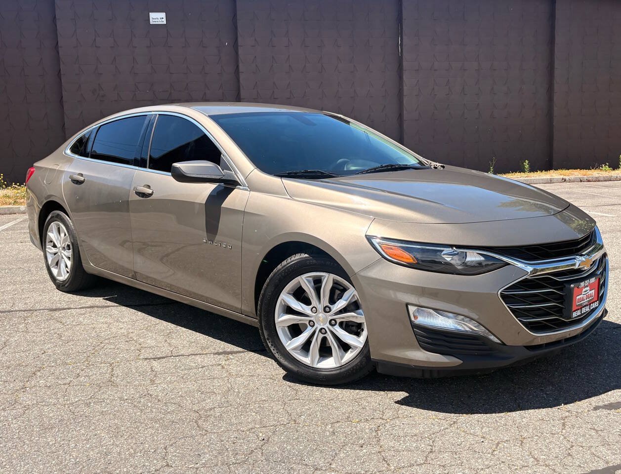 Used 2020 Chevrolet Malibu LT FWD image 2