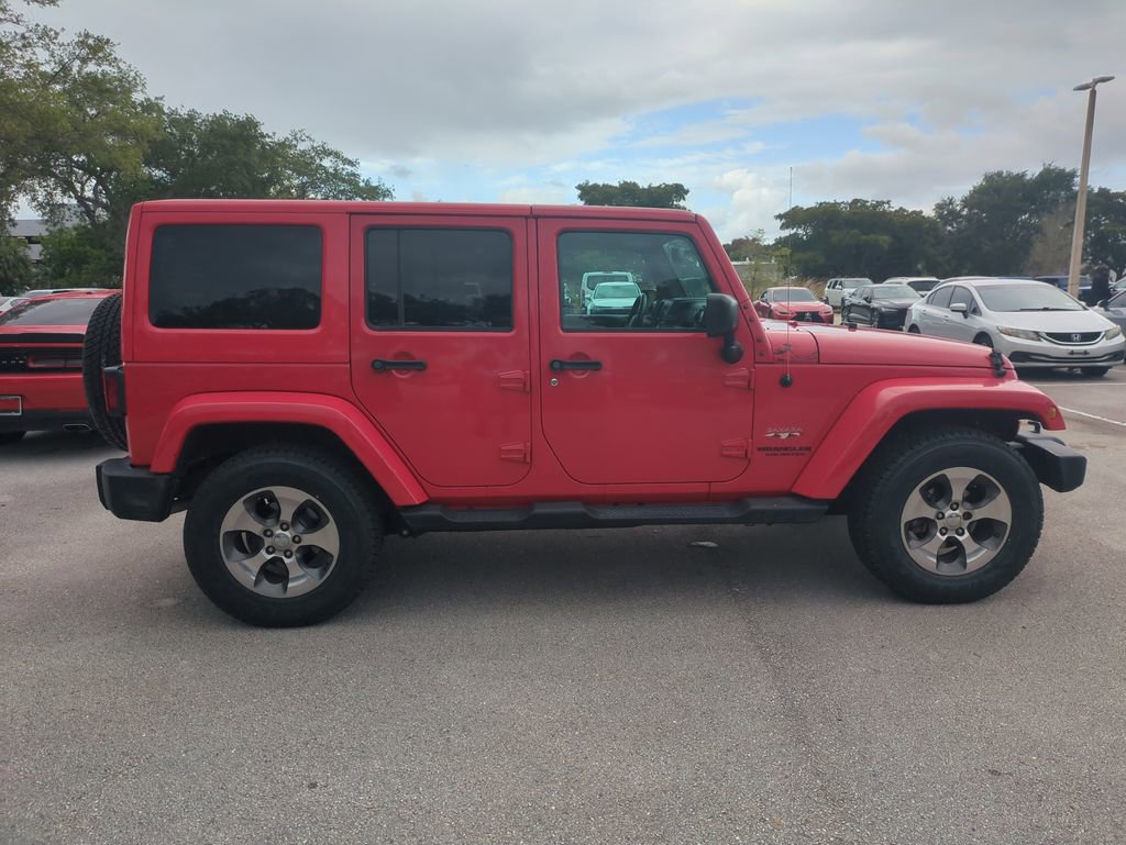 Used 2017 Jeep Wrangler Unlimited Sahara w/ Connectivity Group AWD/4WD image 5