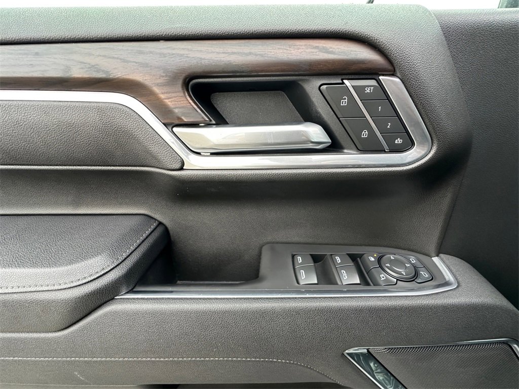 Used 2025 GMC Sierra 1500 SLT image 11