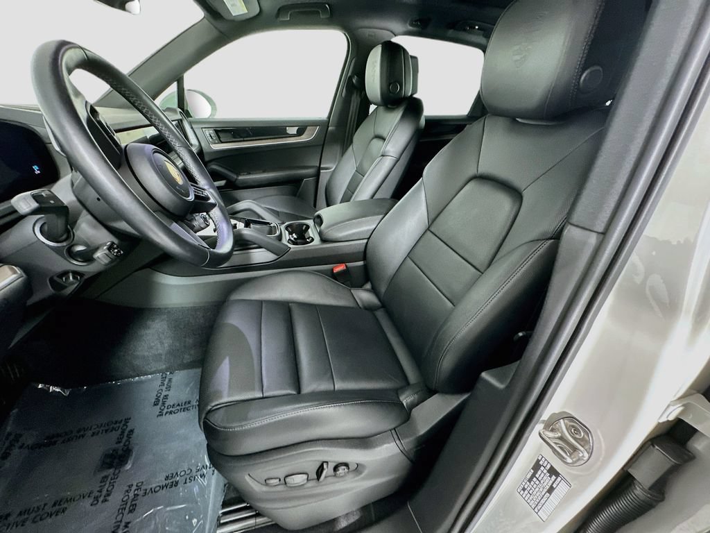 Certified 2024 Porsche Cayenne AWD/4WD image 5