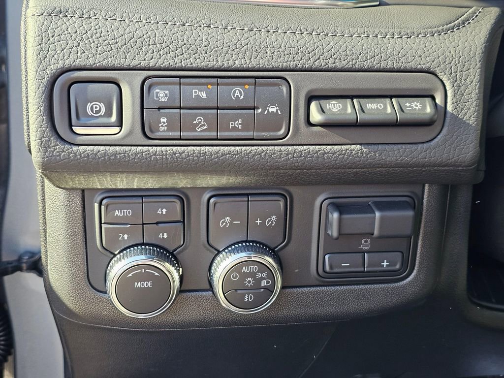 Used 2024 GMC Yukon Denali w/ Advanced Technology Package AWD/4WD image 27