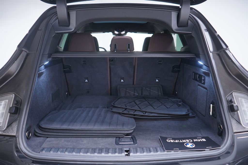 Used 2024 BMW iX xDrive50 image 21