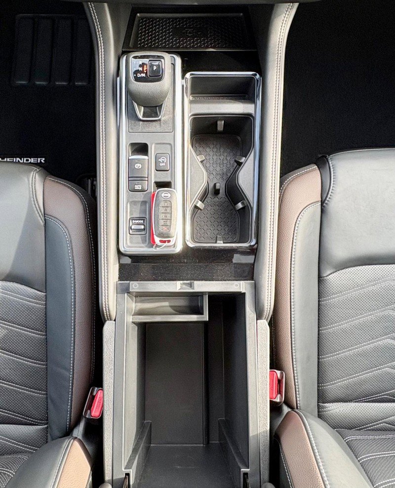 Used 2025 Nissan Pathfinder Platinum w/ Cargo Package FWD image 16