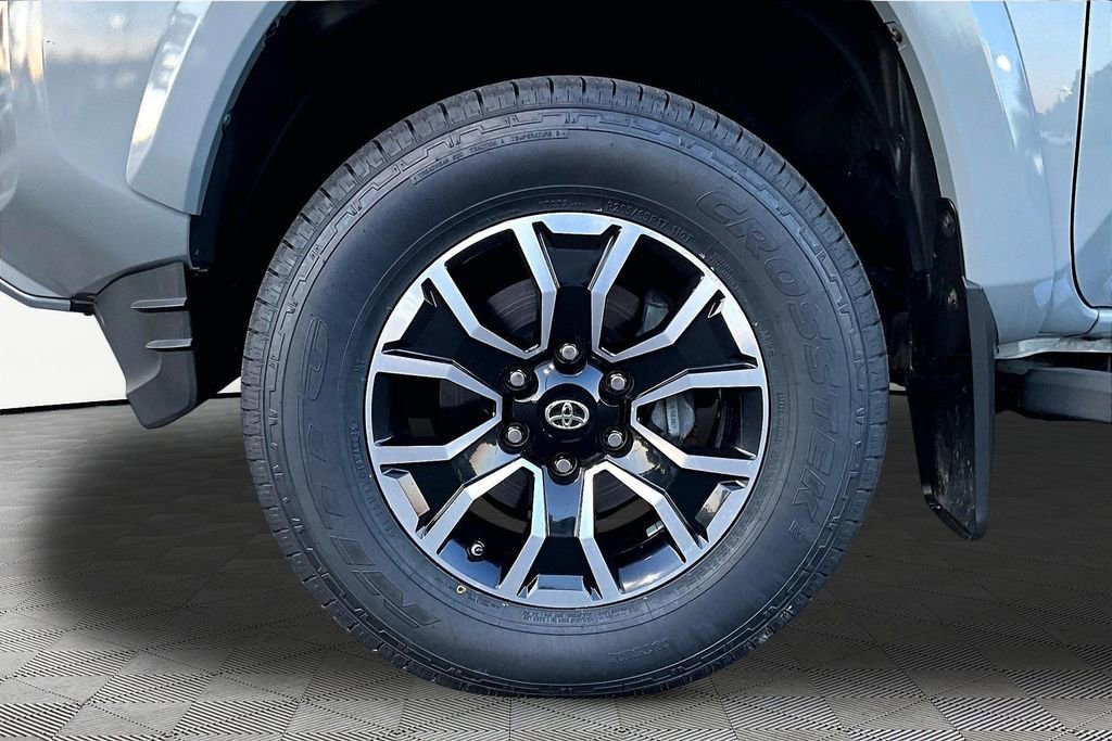 Used 2020 Toyota Tacoma TRD Sport w/ Technology Package AWD/4WD image 24