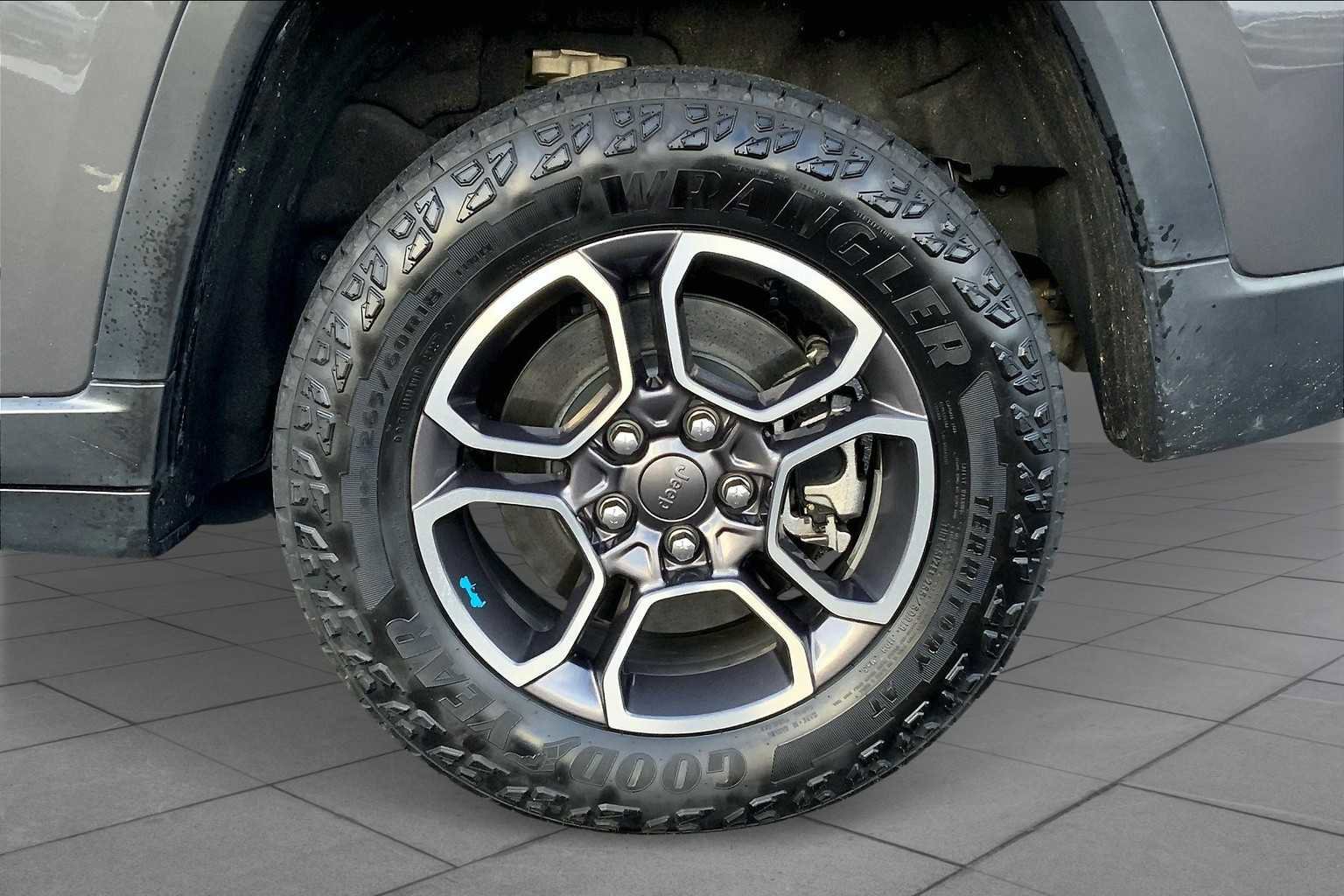 Used 2022 Jeep Grand Cherokee Trailhawk image 11