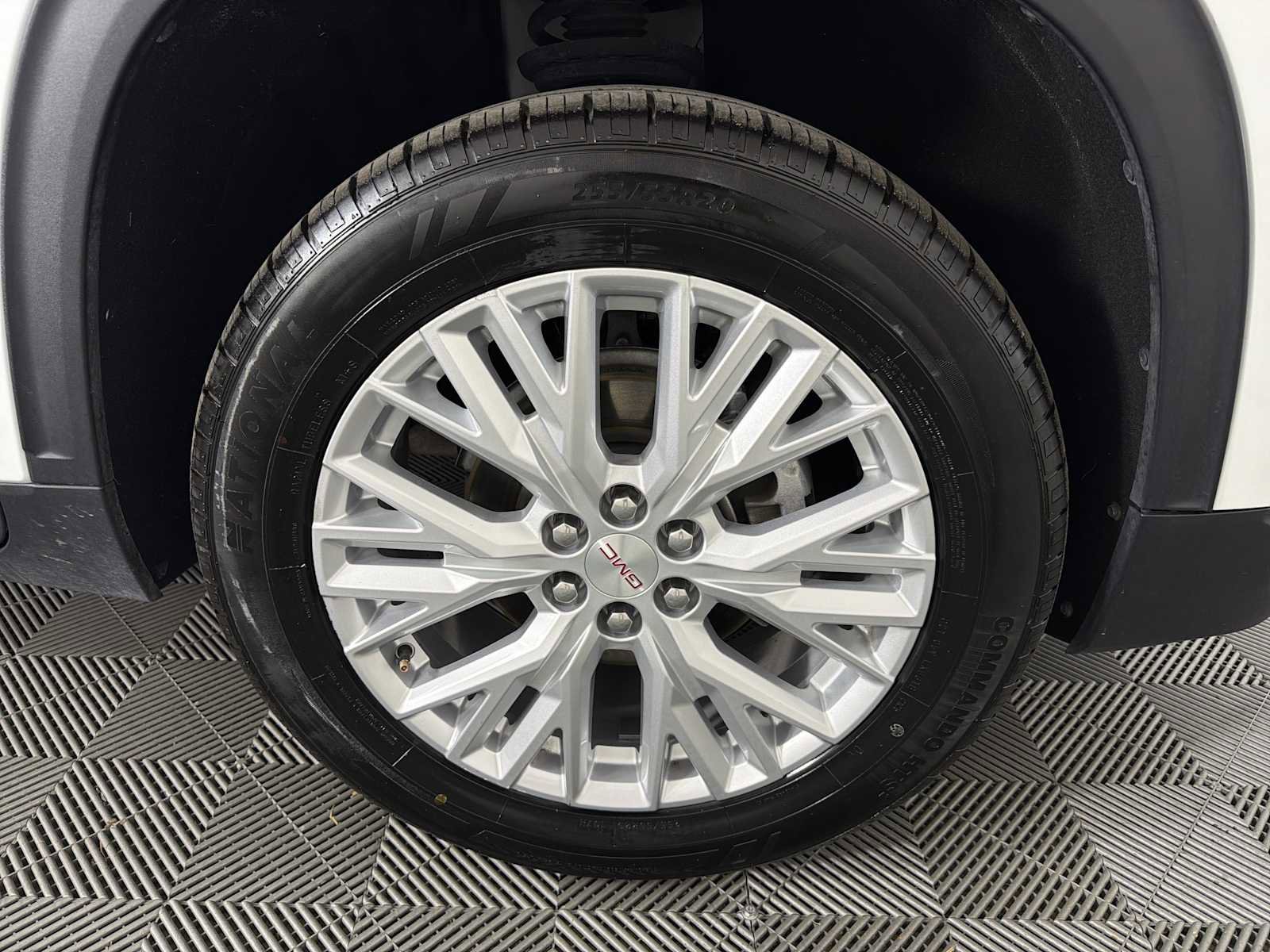 Used 2024 GMC Acadia Elevation image 10