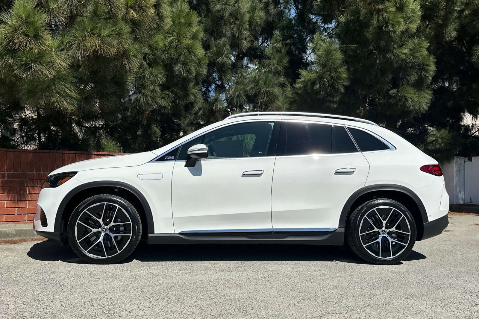 New 2027 Mercedes-Benz EQE 320 4MATIC SUV image 7