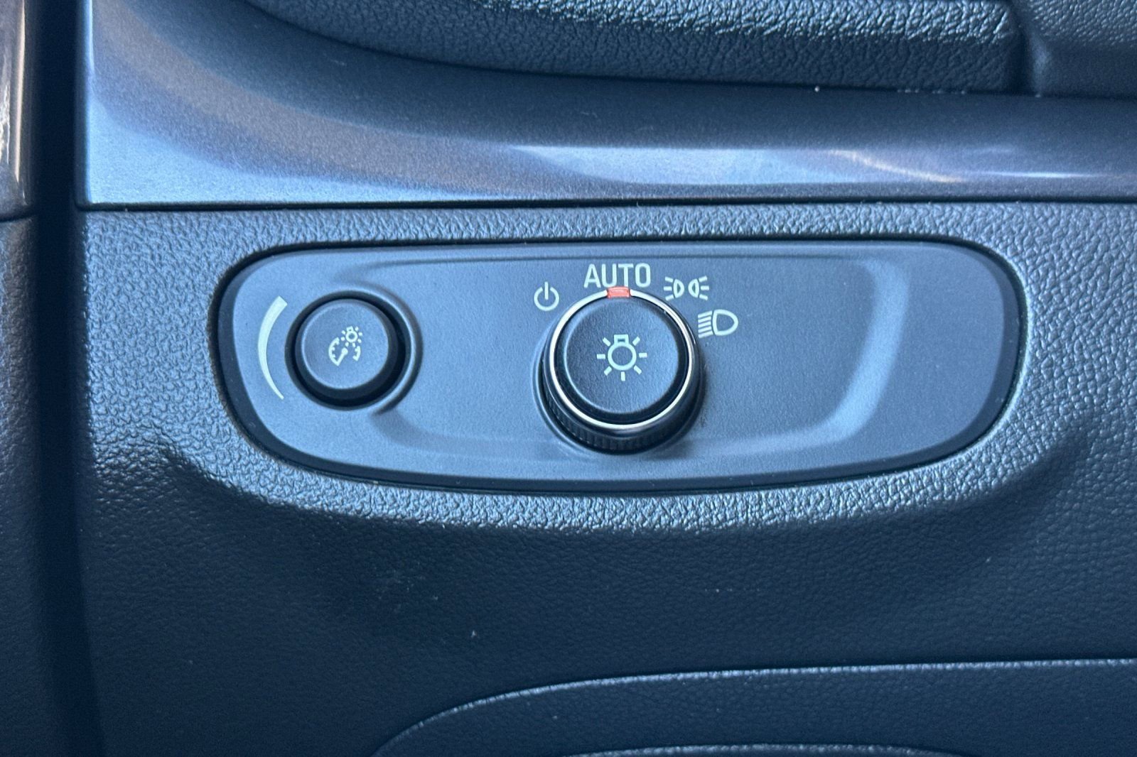 Certified 2022 Buick Encore Preferred w/ Safety Package image 35